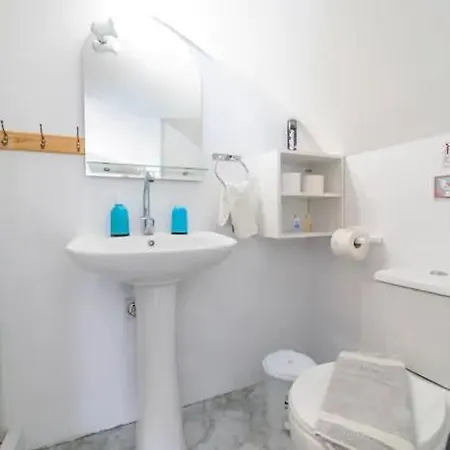 Santorini Charming Haven-pool & Sauna Retreat 度假居 *