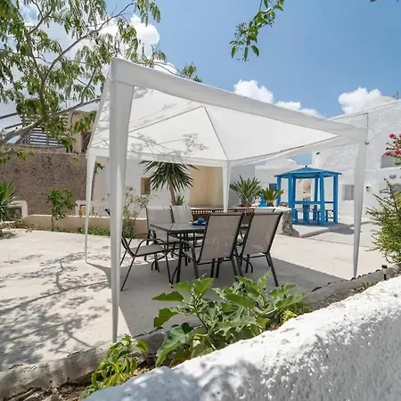 Сasa de vacaciones Santorini Charming Haven-pool & Sauna Retreat